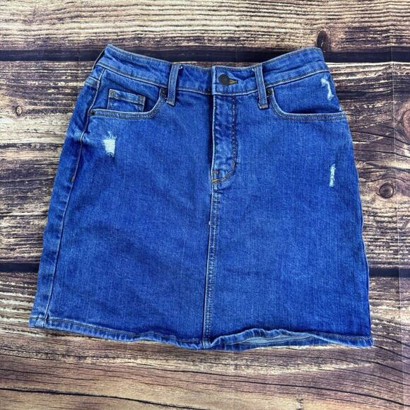Old Navy Short Denim Skirt SZ. 2 - Picture 1 of 6